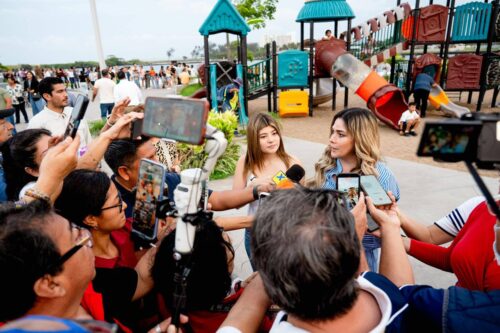 Maryjose Gamboa entregó módulos a comerciantes