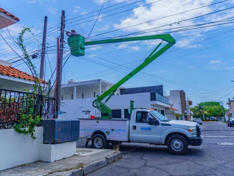 Cuadrillas de Alumbrado Público realizaron trabajos en la colonia Primero de Mayo Sur e Hípico
