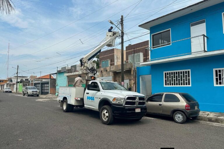 Cuadrillas de Alumbrado Público realizaron trabajos en la colonia Primero de Mayo Sur e Hípico