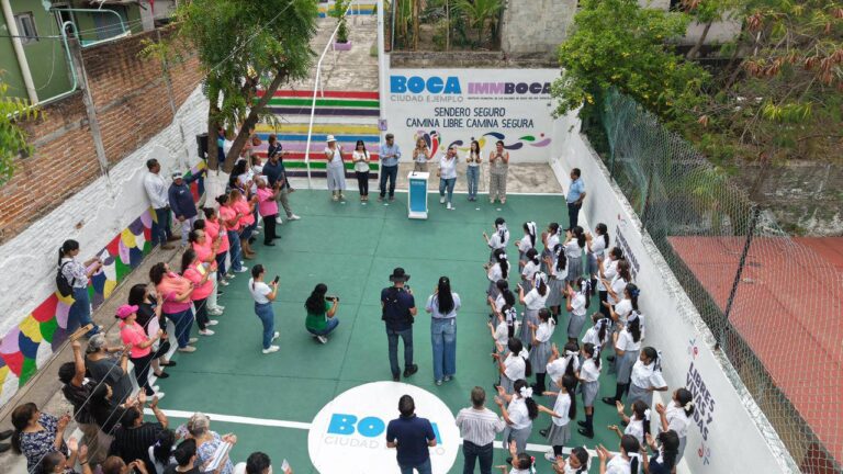 La Presidenta Municipal de Boca del Río, Maryjose Gamboa Torales, inauguró el tercer Sendero Seguro en la colonia Revolución