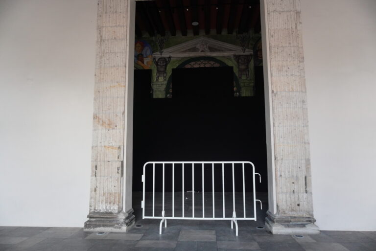 Resguardan los accesos al Palacio de Gobierno de Veracruz ante el arribo de productores cafetaleros/Fotos: Yerania Rolón