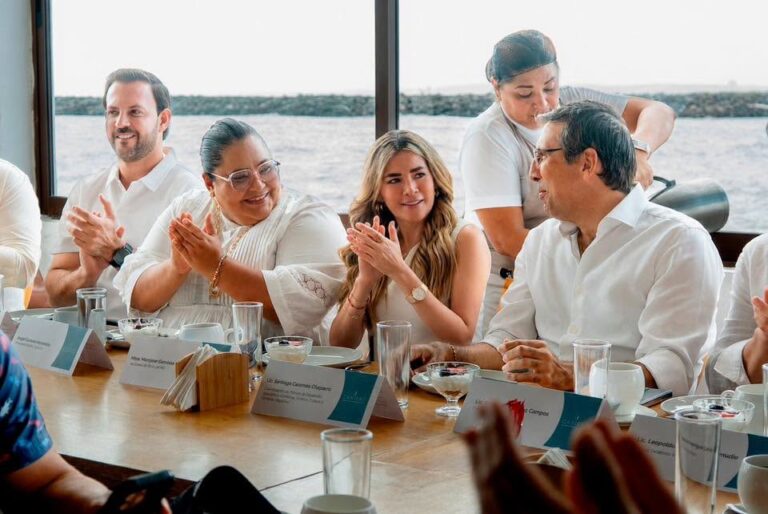 La Presidenta Municipal de Boca del Río, Maryjose Gamboa, se reunió con integrantes de la CANIRAC Veracruz