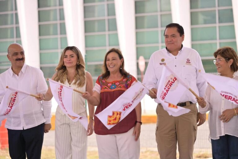 Alcaldesa de Boca del Río, Maryjose Gamboa, presente en el banderazo de inicio de la remodelación y ampliación del World Trade Center (WTC)