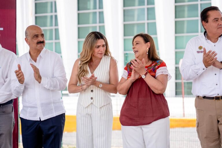 Alcaldesa de Boca del Río, Maryjose Gamboa, presente en el banderazo de inicio de la remodelación y ampliación del World Trade Center (WTC)