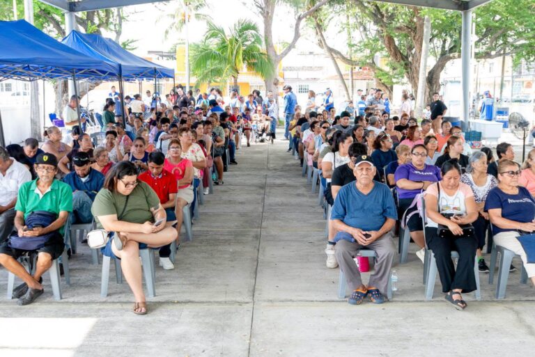 "Seguimos entregando tarjetas para que más familias boqueñas tengan acceso a atención médica gratuita": Maryjose Gamboa