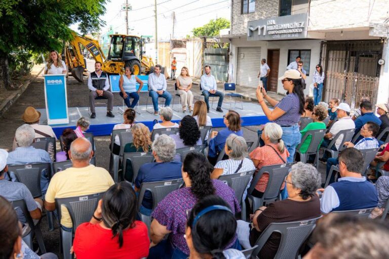 Alcadesa de Boca del Río, Maryjose Gamboa, atendienco y cumpliendo peticiones y necesidades de la ciudadanía