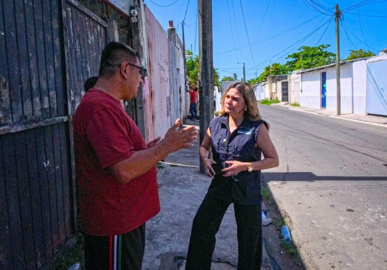 Maryjose Gamboa escucha directamente a los boqueños para conocer las condiciones y necesidades de la zona y atenderlas de primera mano