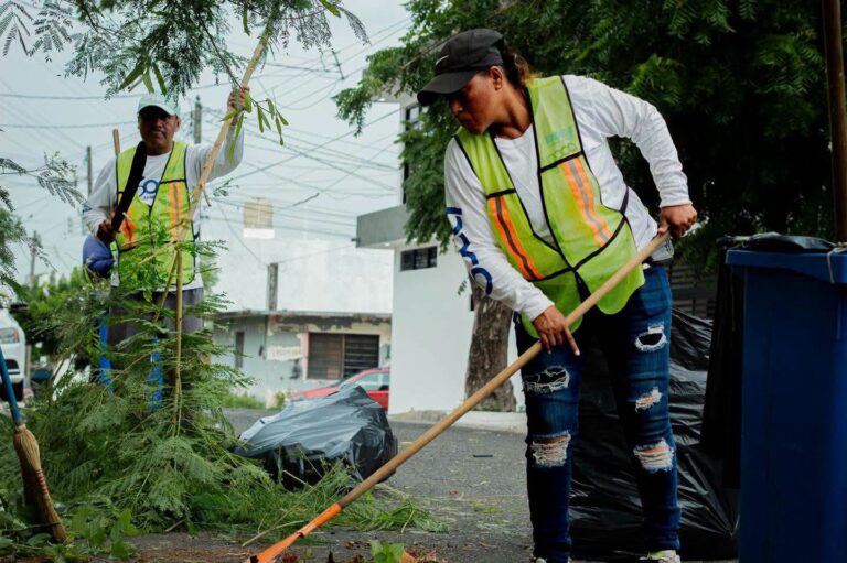 Cuadrillas de Bacheo realizaron trabajos en la calle Vicente Suárez, en la colonia Manantial, para mejorar las condiciones de la vialidad