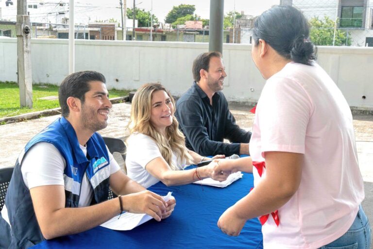 "Seguimos entregando tarjetas para que más familias boqueñas tengan acceso a atención médica gratuita": Maryjose Gamboa
