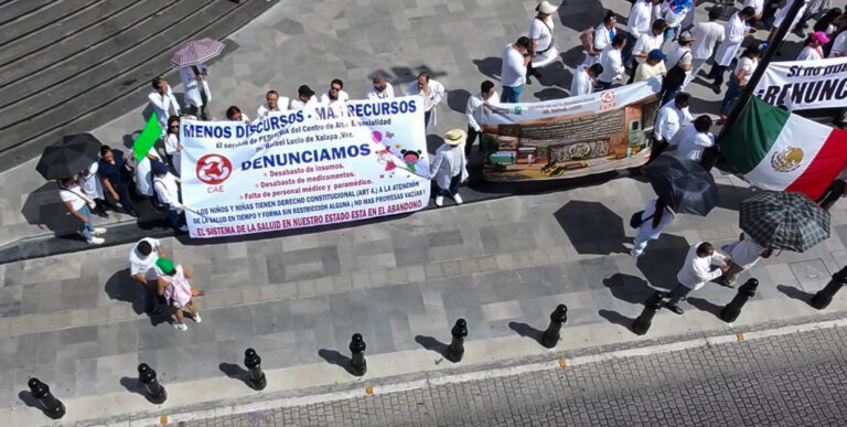Marcha en Xalapa. “¡Ramos Alor, renuncia!/Foto de Yerania Rolón