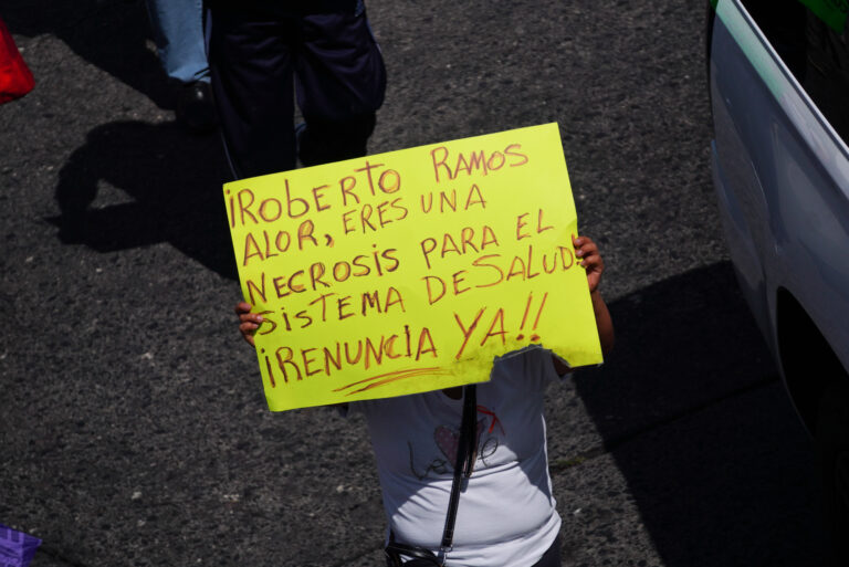 Marcha en Xalapa. “¡Ramos Alor, renuncia!/Foto de Yerania Rolón