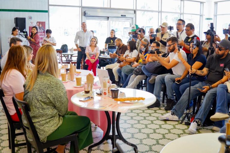 La alcaldesa de Boca del Río, Maryjose Gamboa, y la presidenta del DIF Municipal, María Paula Hakim Gamboa, presentaron la campaña “Un café con causa”