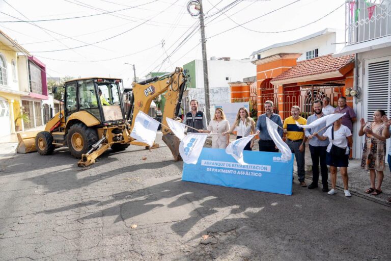 Alcaldesa Maryjose Gamboa da inicio al arranque de obra de repavimentación de la calle Domingo Utrera