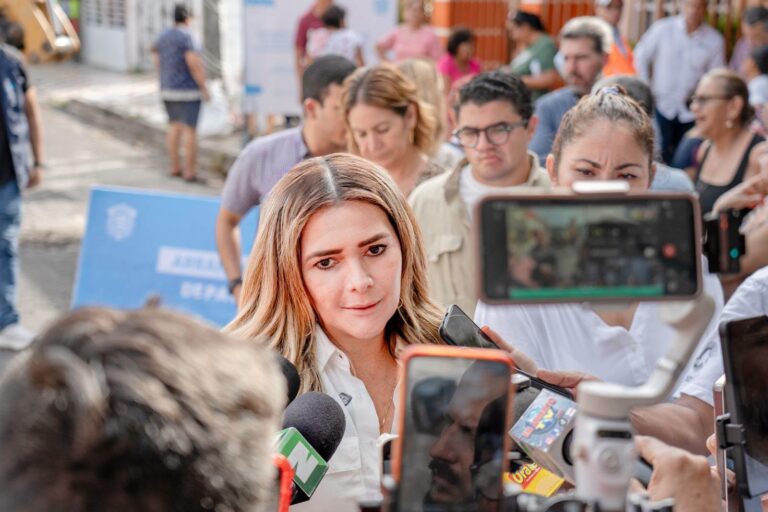 Alcaldesa Maryjose Gamboa da inicio al arranque de obra de repavimentación de la calle Domingo Utrera