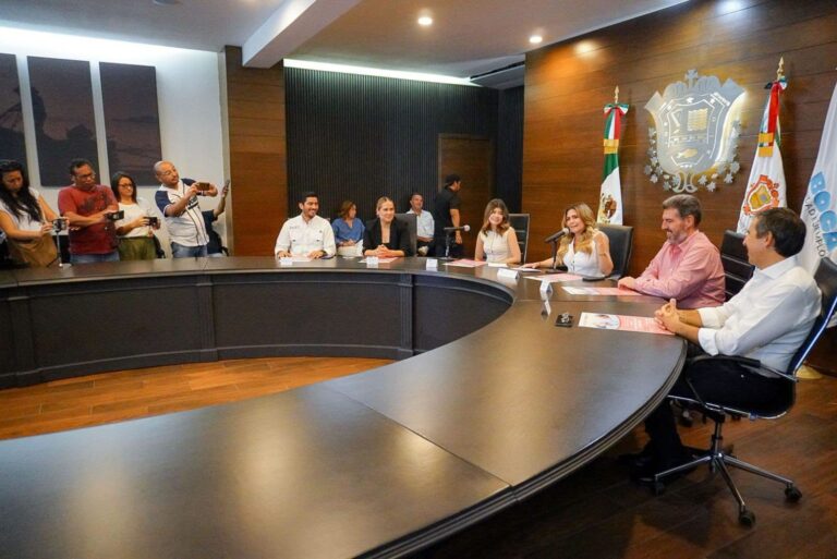 La presidenta municipal de Boca del Río, Maryjose Gamboa Torales y la presidenta del DIF municipal, María Paula Hakim Gamboa, presentaron la Brigada Odontológica Gratuita
