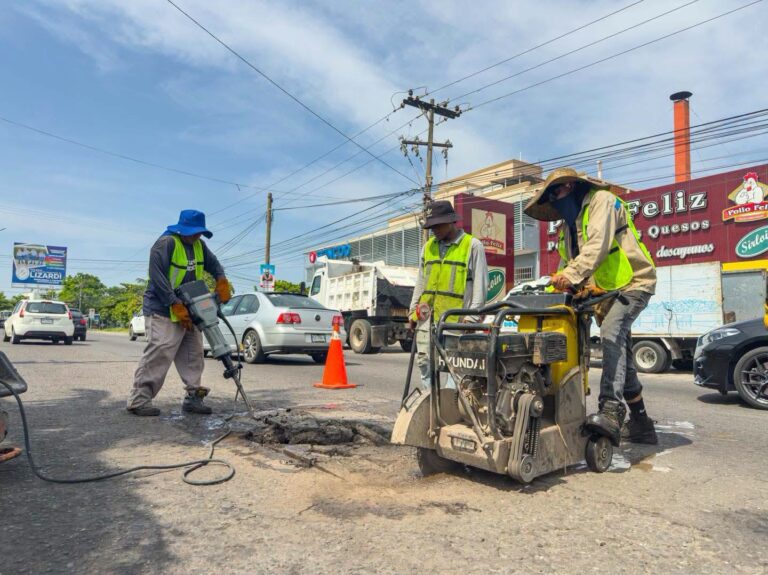 Cuadrillas de bacheo realizaron trabajos en diversos puntos del municipio