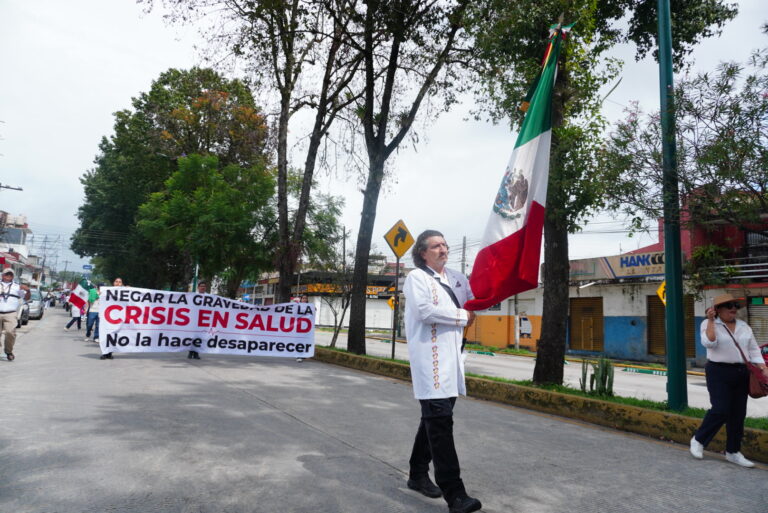 Otra manifestación en contra de Roberto Ramos Alor, delegado del IMSS Bienestar en Veracruz/Foto de Yerania Rolón