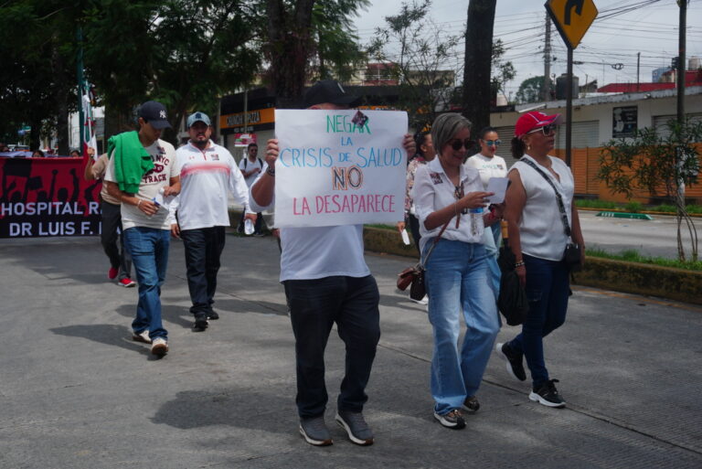 Otra manifestación en contra de Roberto Ramos Alor, delegado del IMSS Bienestar en Veracruz/Foto de Yerania Rolón