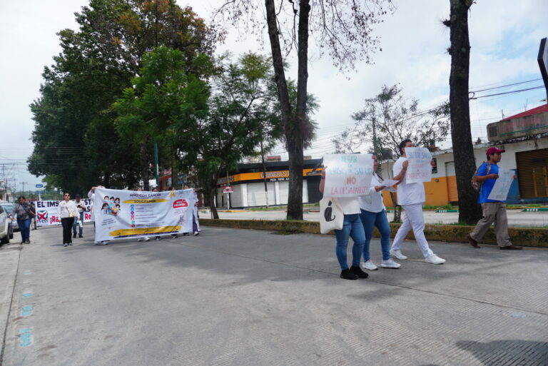 Otra manifestación en contra de Roberto Ramos Alor, delegado del IMSS Bienestar en Veracruz/Foto de Yerania Rolón