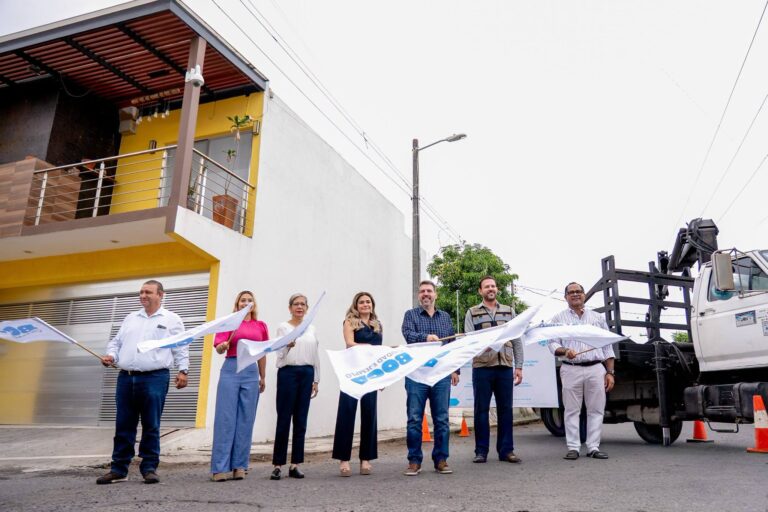 La alcaldesa de Boca del Río, Maryjose Gamboa Torales, puso en marcha el programa de rehabilitación del sistema de alumbrado público en la colonia Villa Rica